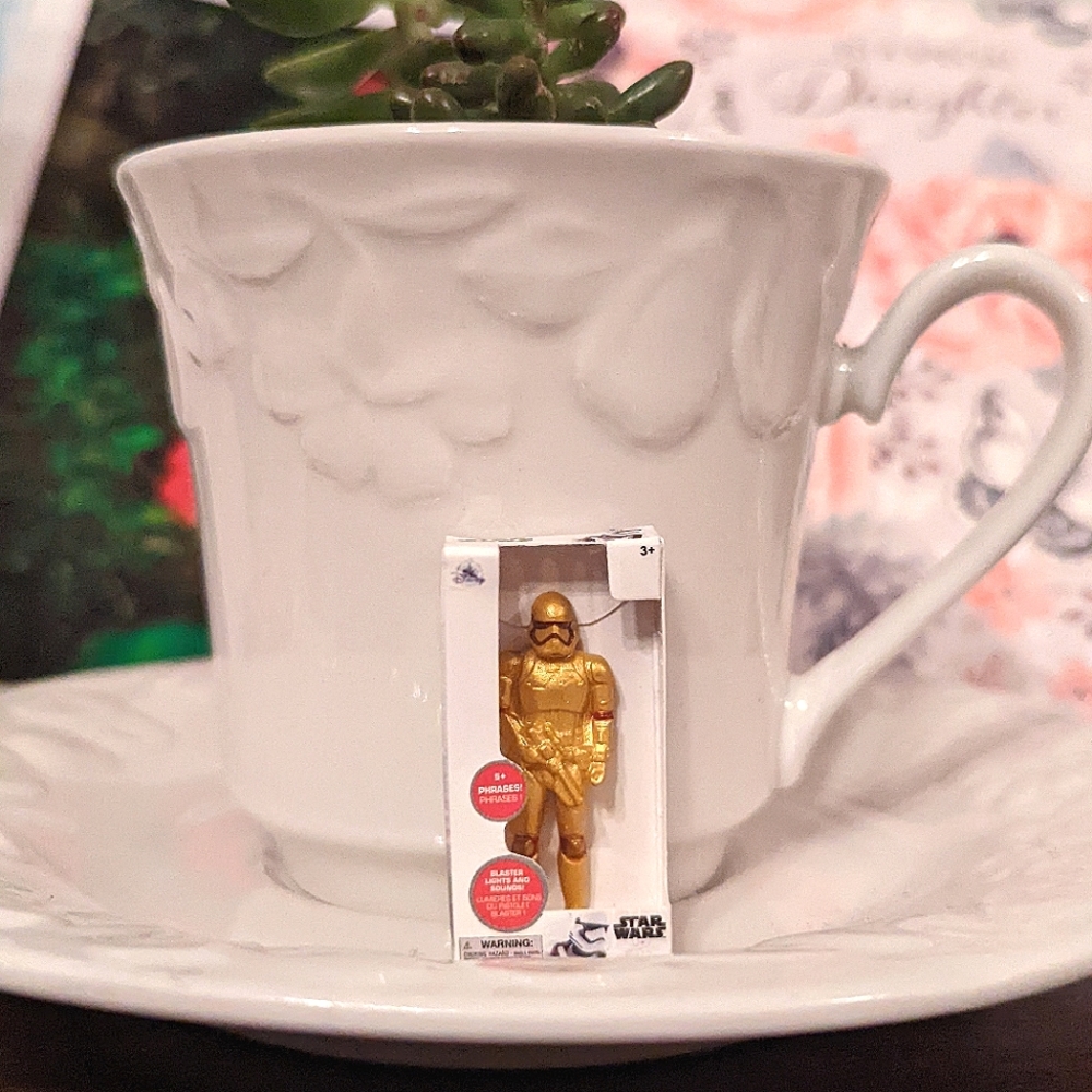 ULTRA RARE DISNEY Zuru Collectible Toy Mini Brands Rare Gold Stormtrooper 007